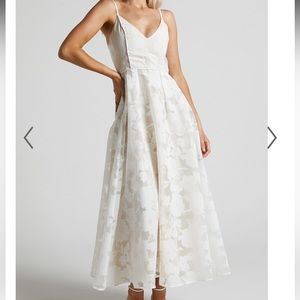 PHILINE PLUNGE FIT AND FLARE MAXI DRESS IN WHITE